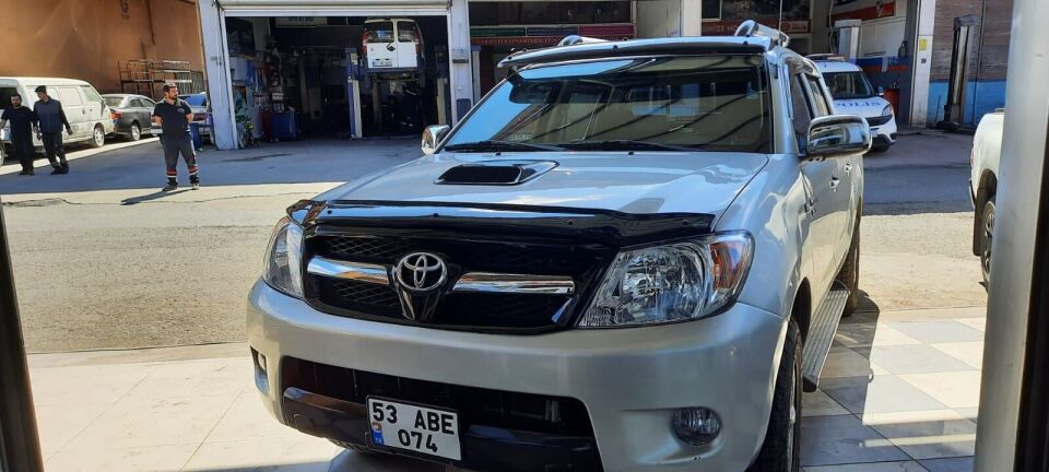 Toyota Uyumlu Hilux 2008-2011 Plexi Kaput Önü Rüzgarlık