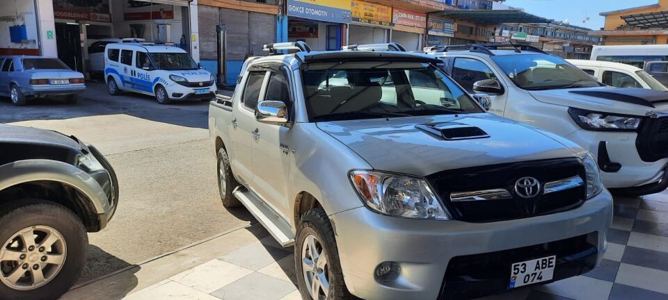 Toyota Uyumlu Hilux 2002-2021 Ön Cam Üstü Plexi Güneşlik/ Şapka