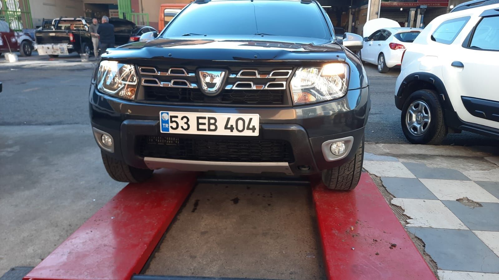 Dacia Duster 2010-2017 Eski Model Sis Farı Çerçevesi Mat Gri