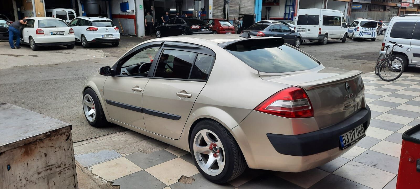 Renault Megan 2 Plexi Cam Üstü Spoiler